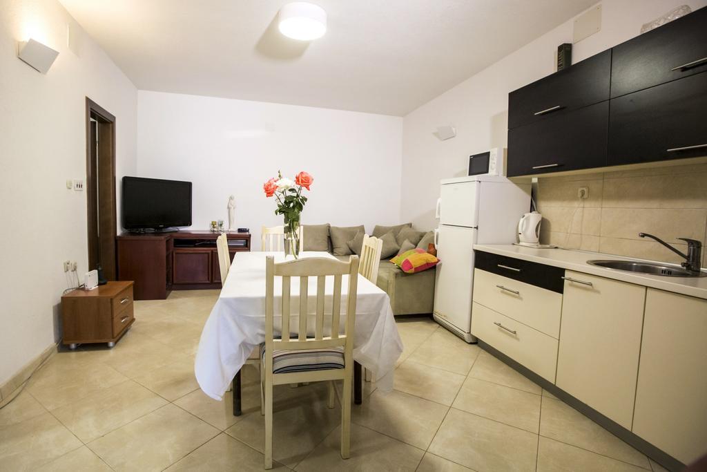 Apartments Bago Trogir Bagian luar foto