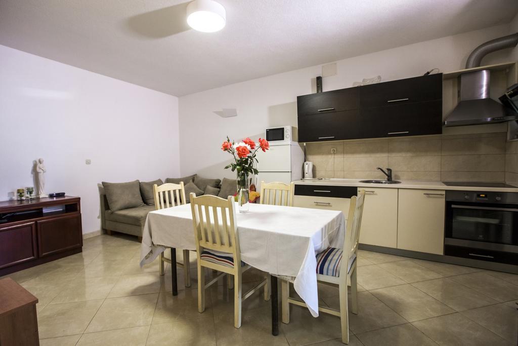 Apartments Bago Trogir Bagian luar foto